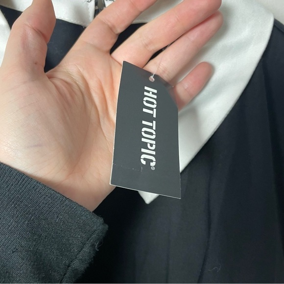 [Hot Topic] Women's Black & White Pin Up Wednesday Adams Fit & Flare Dress - Picture 4 of 8